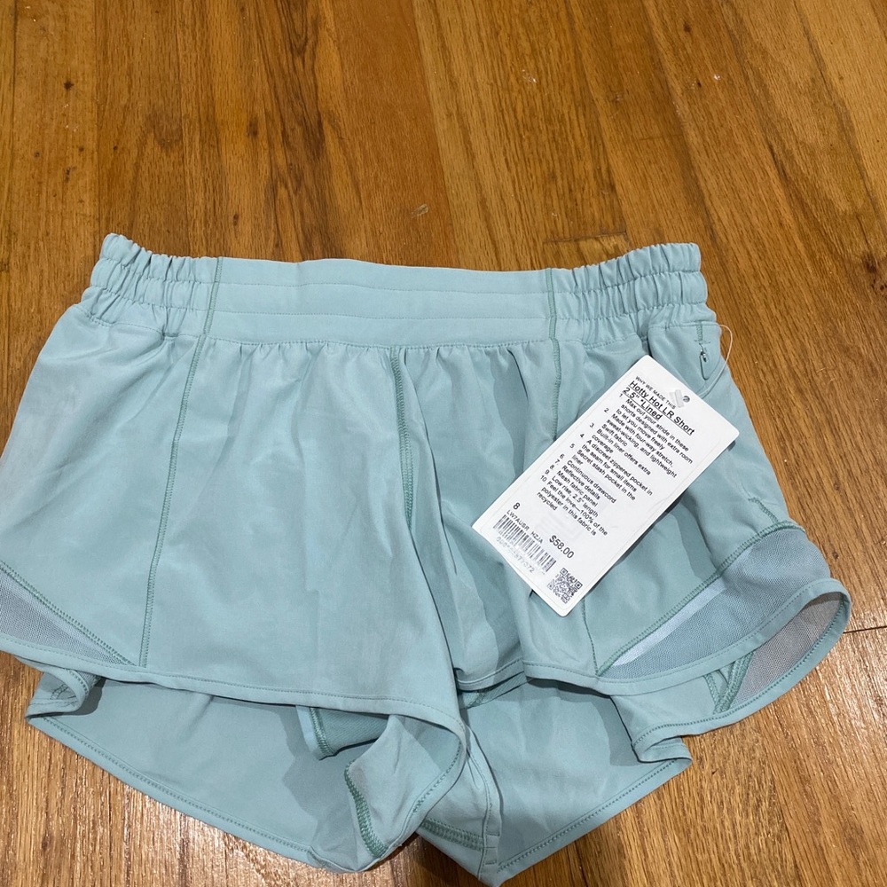 Lululemon hotty hot 2.5” shorts